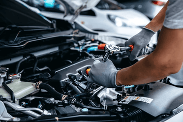 mechanic-using-wrench-while-working-600nw-2184125681-Pro Auto Service AS - Vi er stolte av å være din lokale destinasjon for alle dine bilreparasjons- og vedlikeholdsbehov. Hos oss er kundetilfredshet vår øverste prioritet, og vi streber alltid etter å gi deg den beste opplevelsen når du velger oss som ditt foretrukne bilverksted. På Pro Auto Service setter vi kvalitet i